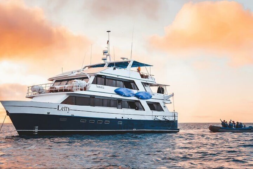 Yacht Letty First Class Galapagos cruise