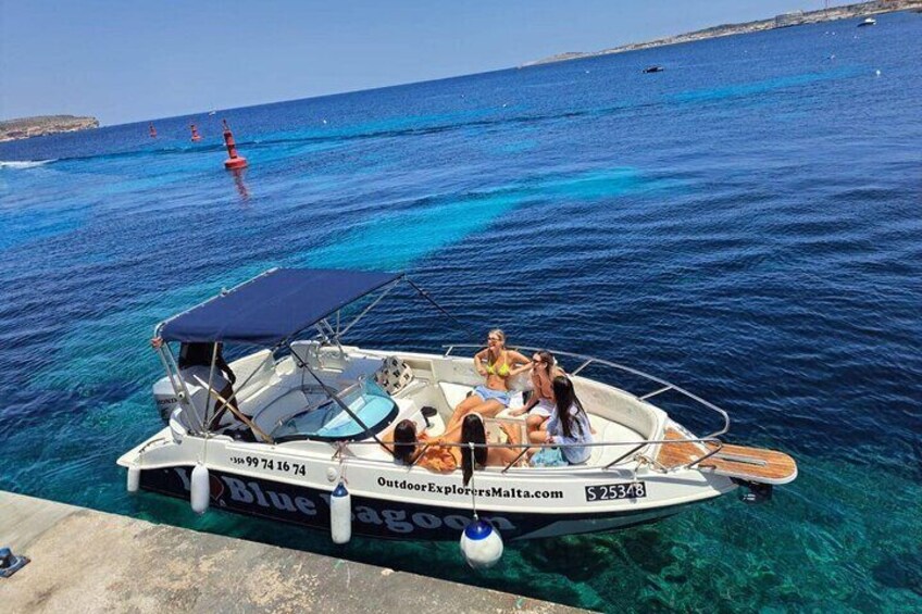 Private Boat Tour at Comino's Blue Lagoon and Crystal Lagoon