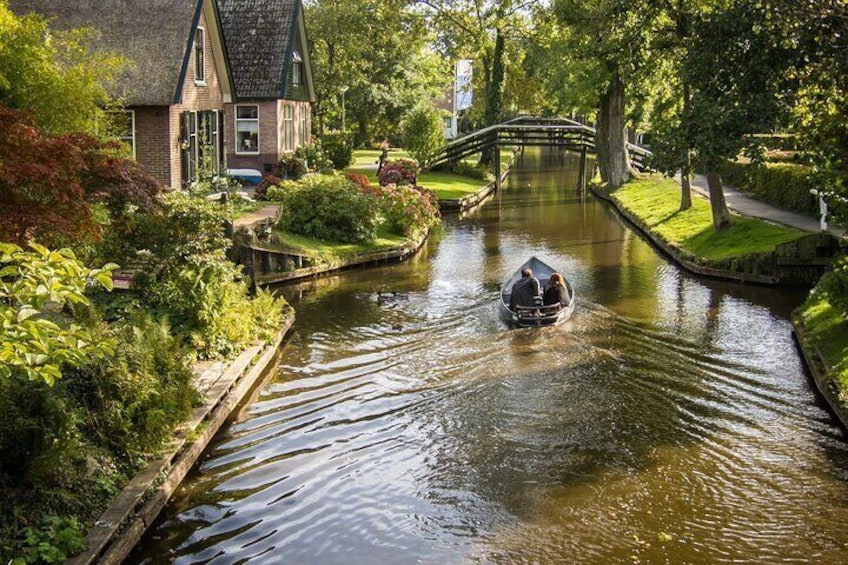 Private Daytrip to Zaanse Schans and Giethoorn from Amsterdam