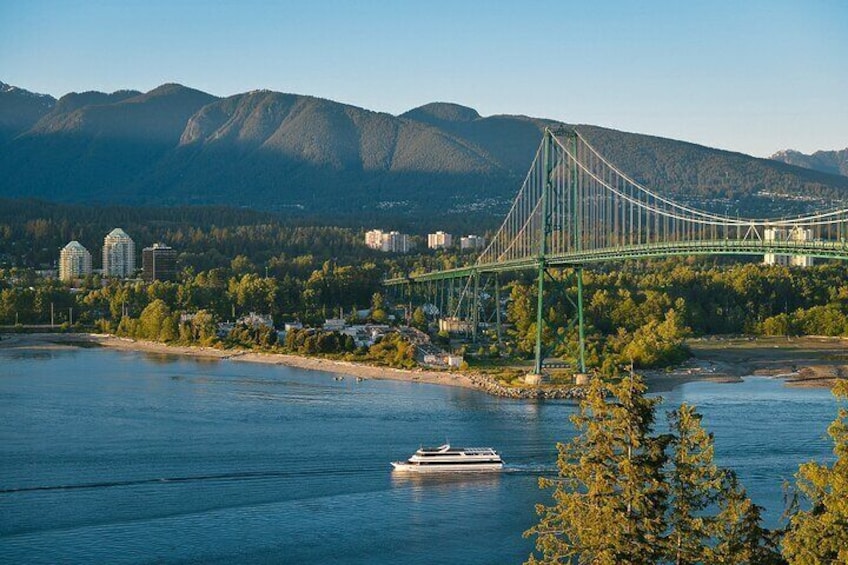 Prospect Point Lookout Capilano Horseshoe Bay tour on the city