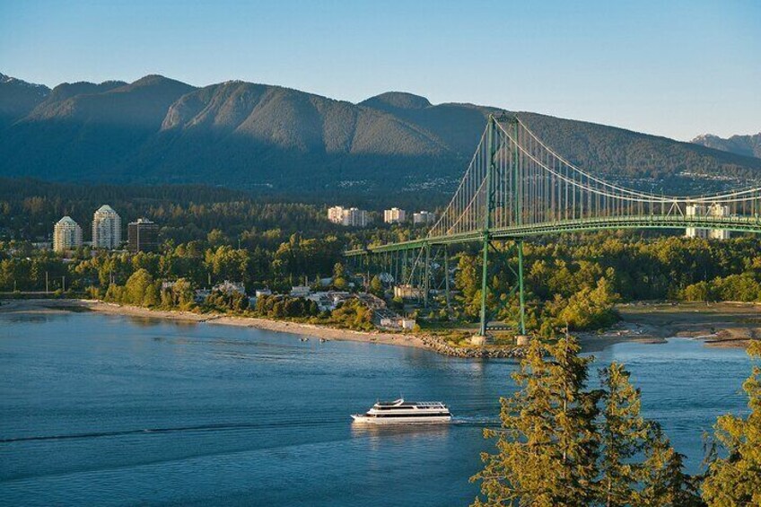 Prospect Point Lookout Capilano Horseshoe Bay tour on the city