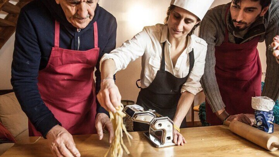 Fresh Homemade Pasta and Tiramisu Cooking Class in Milan