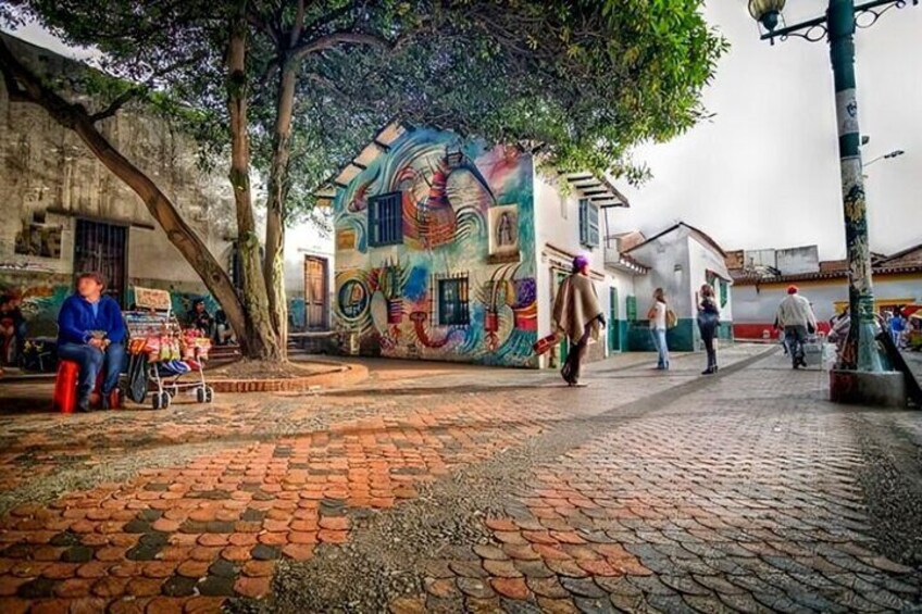 Bogota : Must-See Sites Walking Tour With a Guide