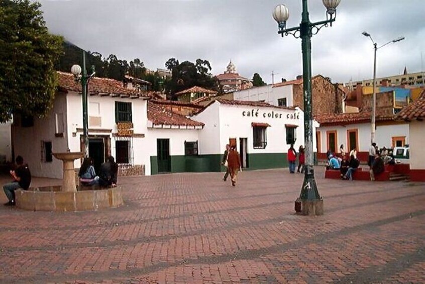 Bogota : Must-See Sites Walking Tour With a Guide