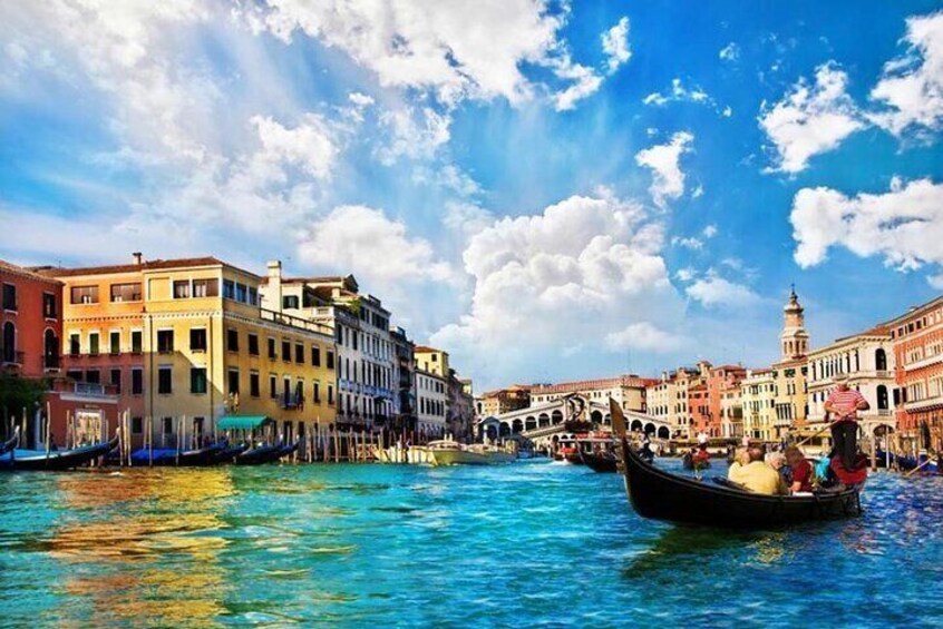 Full-Day Venice Tour from Milan with Boat Cruise Across the Canal