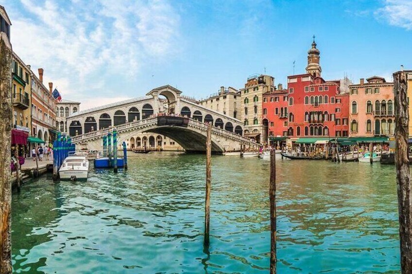 Venice Full-Day Tour from Milan with Boat Cruise Across the Canal