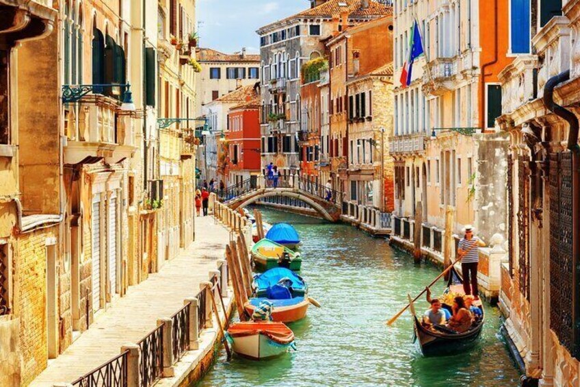 Full-Day Venice Tour from Milan with Boat Cruise Across the Canal