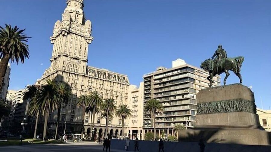 Montevideo Historical Walking Tour with a Guide