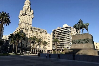 Montevideo Highlights Walking Tour with a Guide