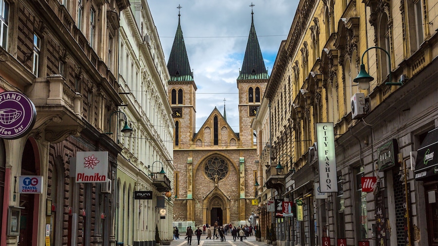 Walking Tour of Sarajevo's Historic Town with Bosnian Food & Coffee