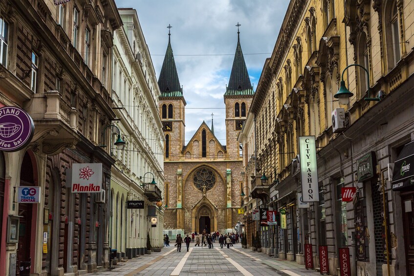 Walking Tour of Sarajevo's Historic Town with Bosnian Food & Coffee