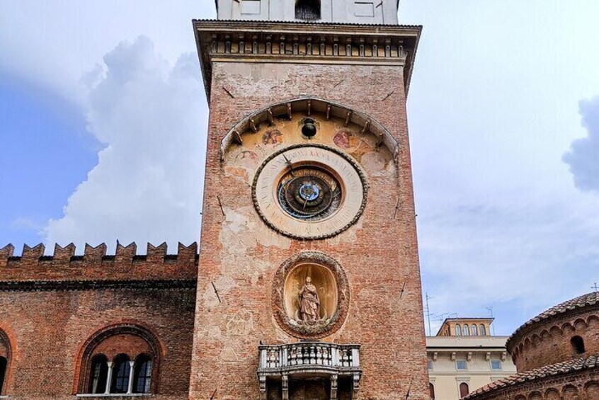 Mantua Scavenger Hunt and Sights Self-Guided Tour