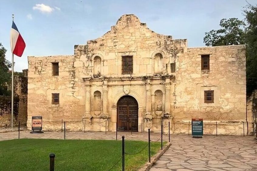 San Antonio : Highlights Walking Tour With A Guide