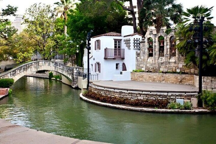 San Antonio : Highlights Walking Tour With A Guide