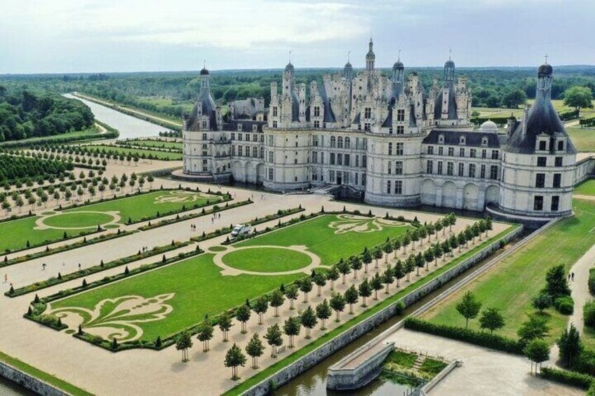 Loire Castles Day Trip and Wine Tasting Private trip from Paris