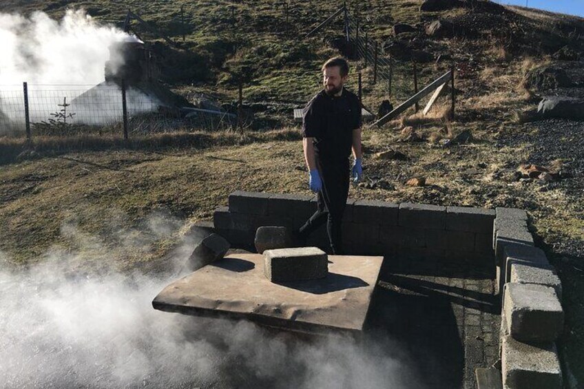 Bread baking in Geothermal Hveragerdi