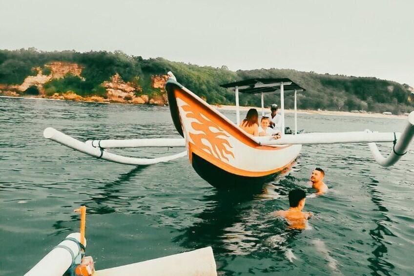 Sunset Cruise From Jimbaran To Uluwatu Cliffside