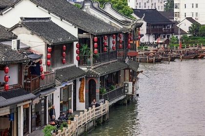 One-Day Shanghai Essence and Water Village Tour