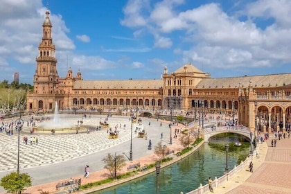 Private 1-Day Tour of Seville from Lisbon