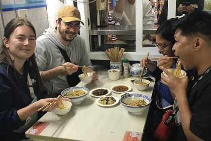 Aunthentic Local Food Tour in Downtown Shanghai