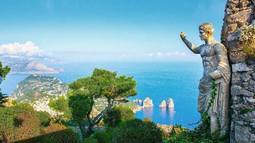 Desde los puertos de la costa de Amalfi: traslado a Capri y recorrido en ba...