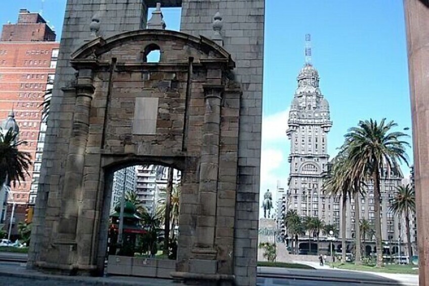 Montevideo Must-See Sites Walking Tour With A Guide