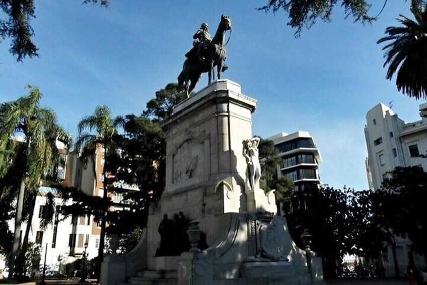 Montevideo Must-See Sites Walking Tour With A Guide