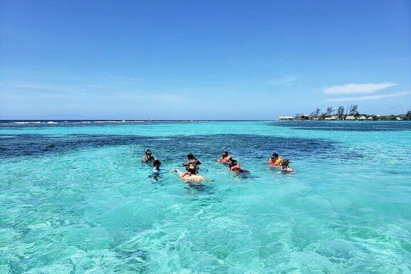 3 Stop Snorkel Hopping & Beach in Roatan