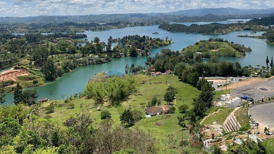 Full Day Tour to Guatape with Pickup Breakfast and Lunch