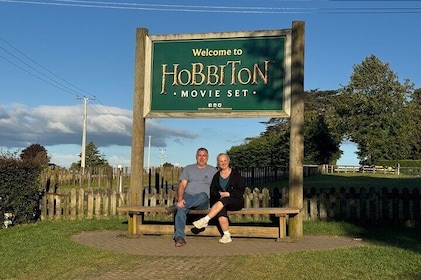 Private Day Tour of Hobbiton Movie Set, Rotorua Mud Pool & More