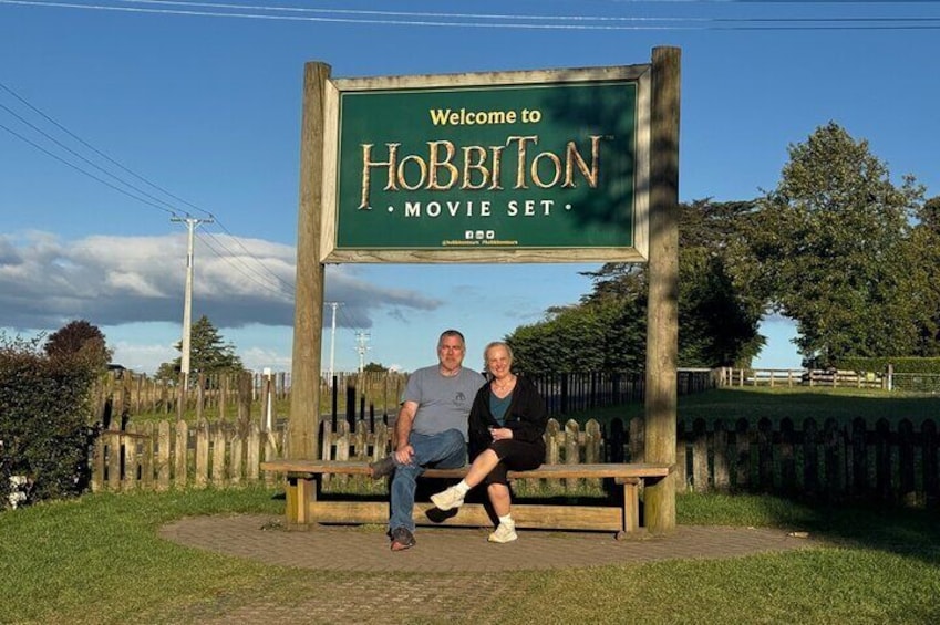 Private Day Tour of Hobbiton Movie Set, Rotorua Mud Pool & More