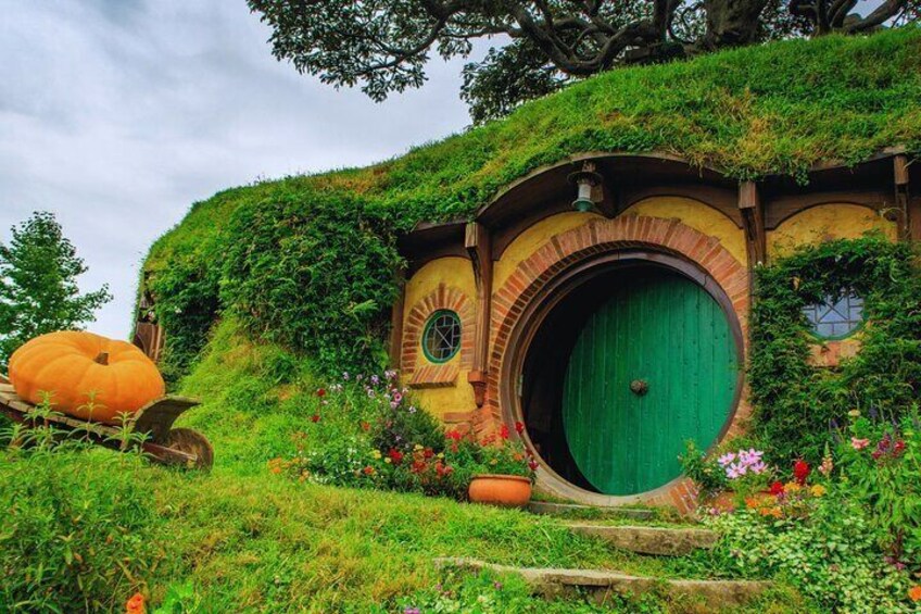 Hobbiton Movie Set