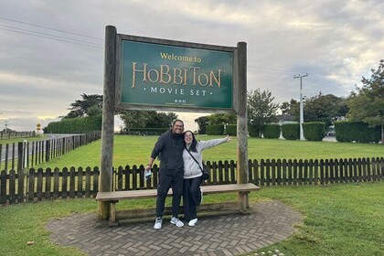 Private Day Tour of Hobbiton Film Set, Rotorua Mud Pool & More