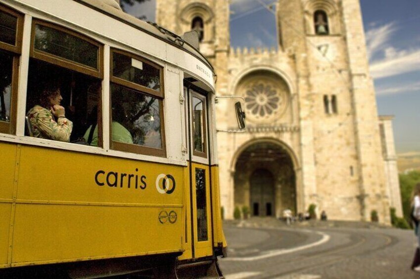 Lisbon: Private Tuk-Tuk City Tour