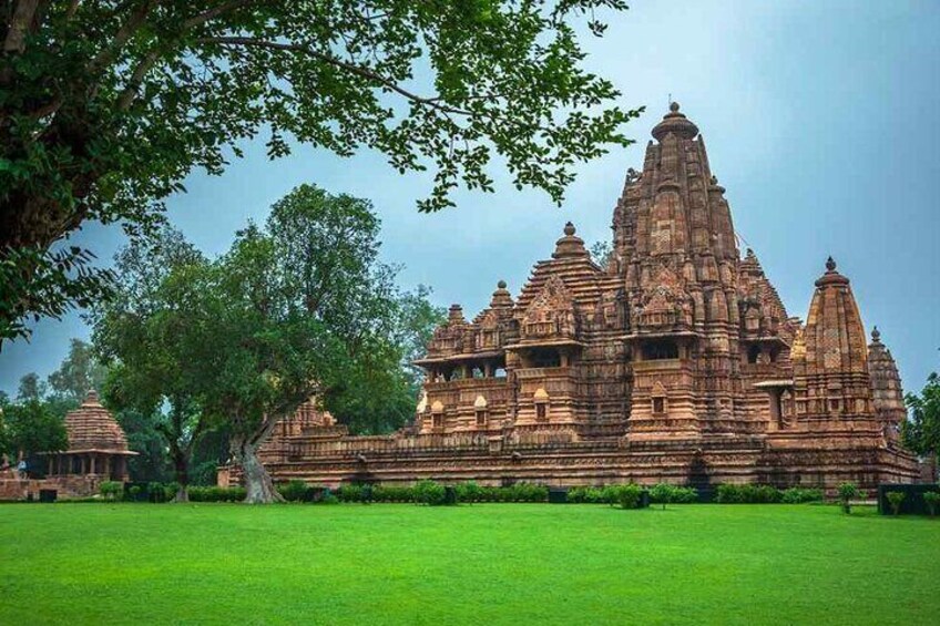 Golden Triangle Tour with Khajuraho and Varanasi