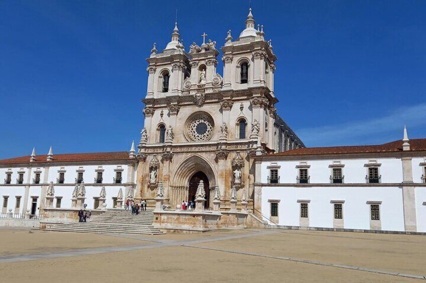 Private Tour to Nazare Obidos and UNESCO Monastery of Alcobaça