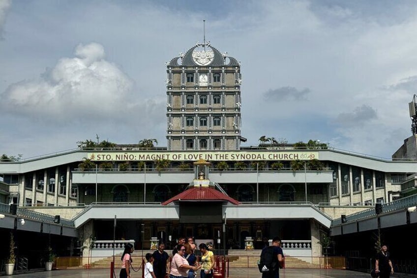 Santo Niño Church: Explore the oldest Roman Catholic church in the Philippines, home to the revered Santo Niño de Cebu statue, a symbol of faith and heritage.