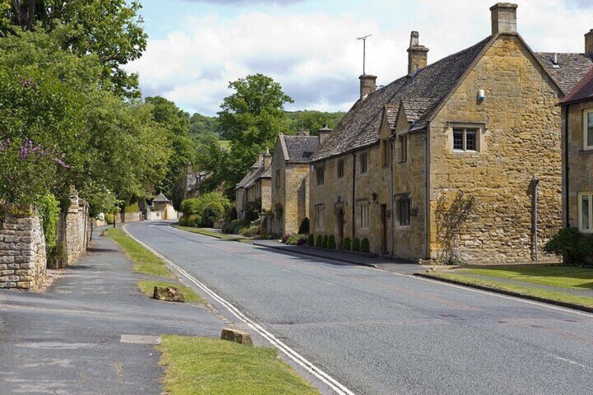 Oxford Cotswold and Warwick Castle Private Tour with Admission