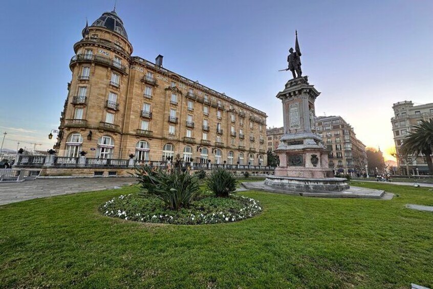 San Sebastián Scavenger Hunt and Sights Self-Guided Tour