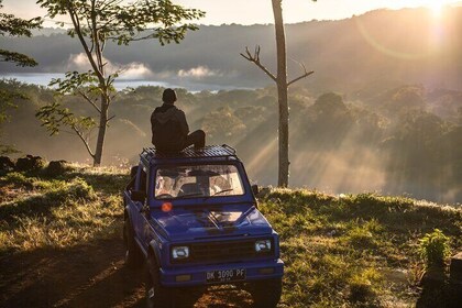 Munduk Sunrise Jeep Tour to Twin Lake and Hidden Waterfall