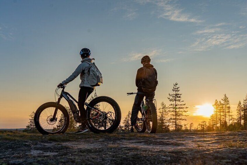 E-Fatbike Tour from Rovaniemi Midnight Sun or Sunset