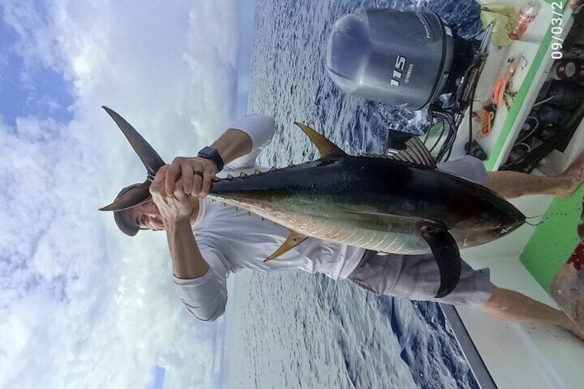 Private 9-Hour Fishing Experience in Golfo Dulce
