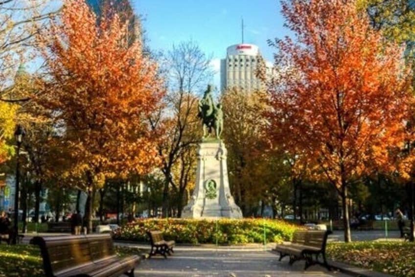 Guided Walking Tour in Downtown and Underground of Montreal