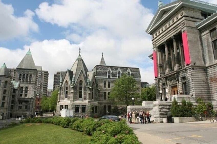 Guided Walking Tour in Downtown and Underground of Montreal