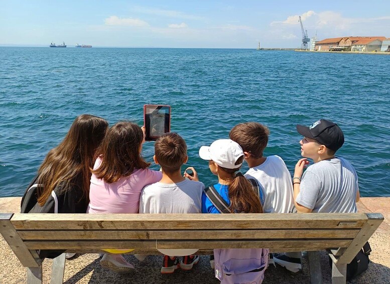 Thessaloniki: Family Treasure Hunt & Tour w Food Stops