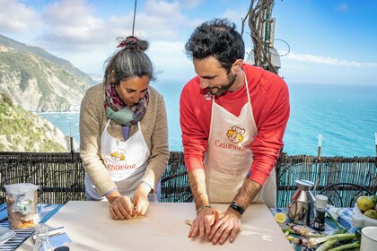 Classe de pâtes et de Tiramisu en petit groupe à Riomaggiore