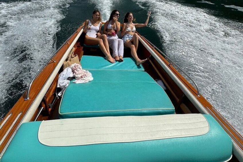 Private tour on a classic wooden boat with bath and prosecco