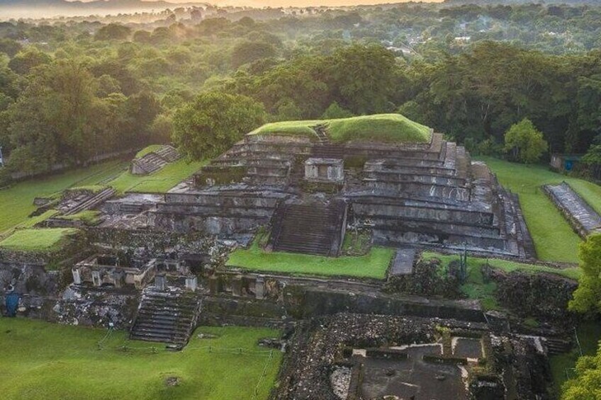 Full day tour in the Historical Center Volcanoes Lakes Mayan Sites