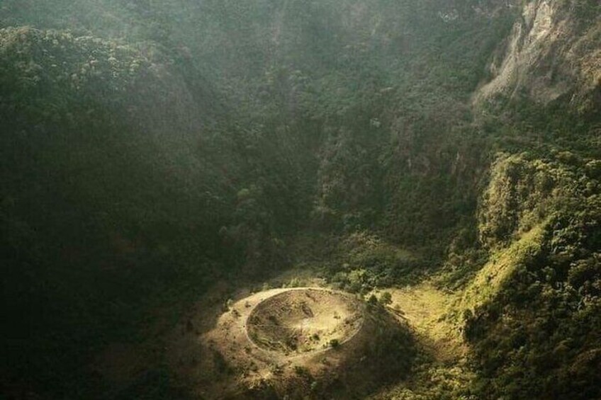 Full day tour in the Historical Center Volcanoes Lakes Mayan Sites