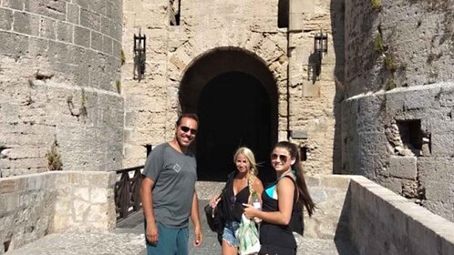 Rhodes: Private Medieval City Treasure Hunt with Food Stops